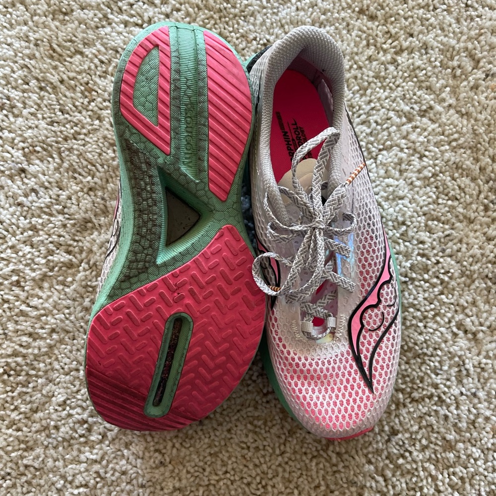 Endorphins Saucony Pink and Gray Athletic Running shoes - Picture 3 of 7